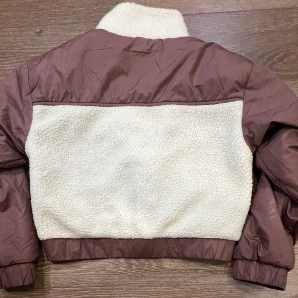 Story On Women's Color Block Faux Shearling Cropped Bomber Jacket Sz S Mauve - Picture 7 of 10